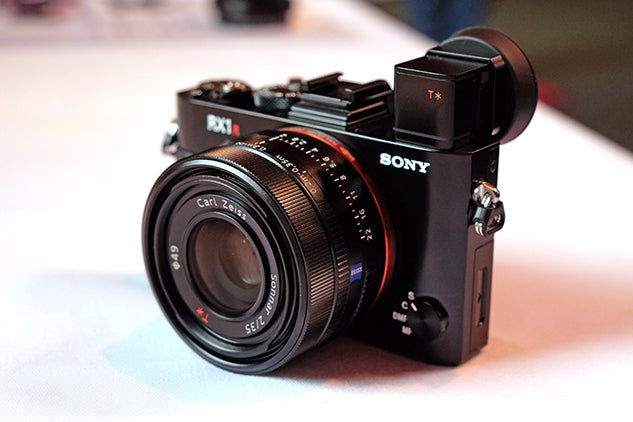 Sony RX1R II - Front right