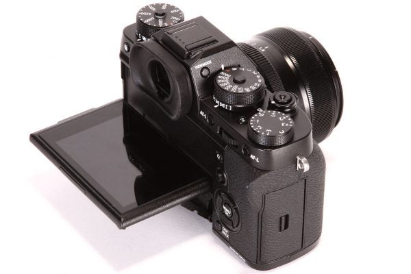 Like on the X-T1, the screen tilts upwards and downwards