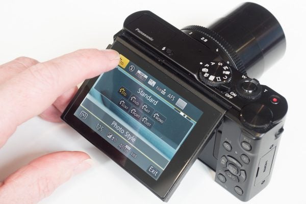 Panasonic Lumix DMC-LX15 touchscreen