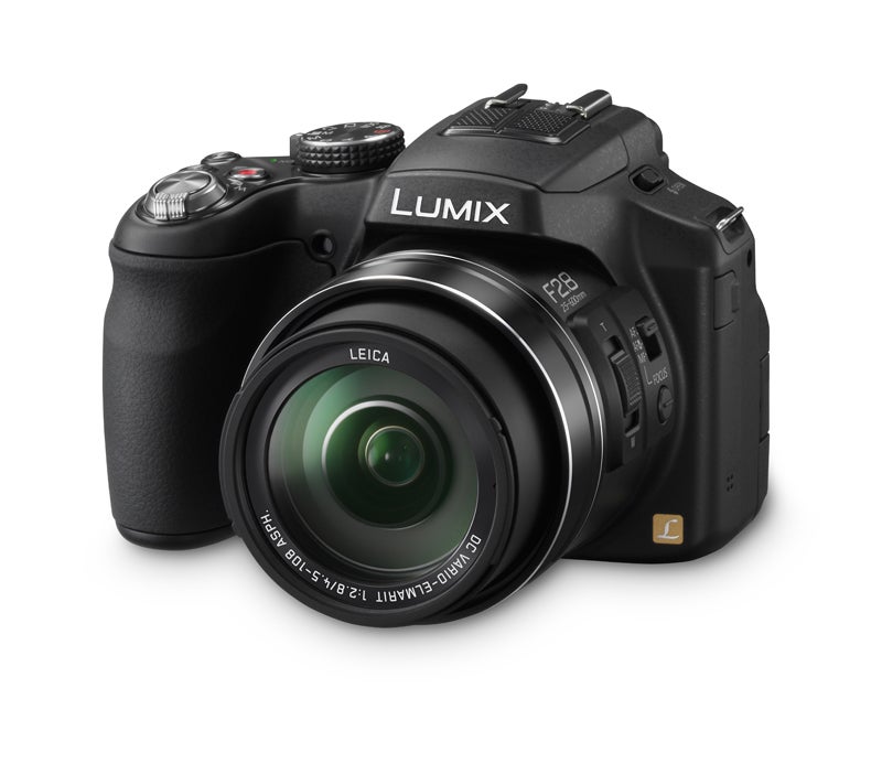 Panasonic Lumix FZ200 Front